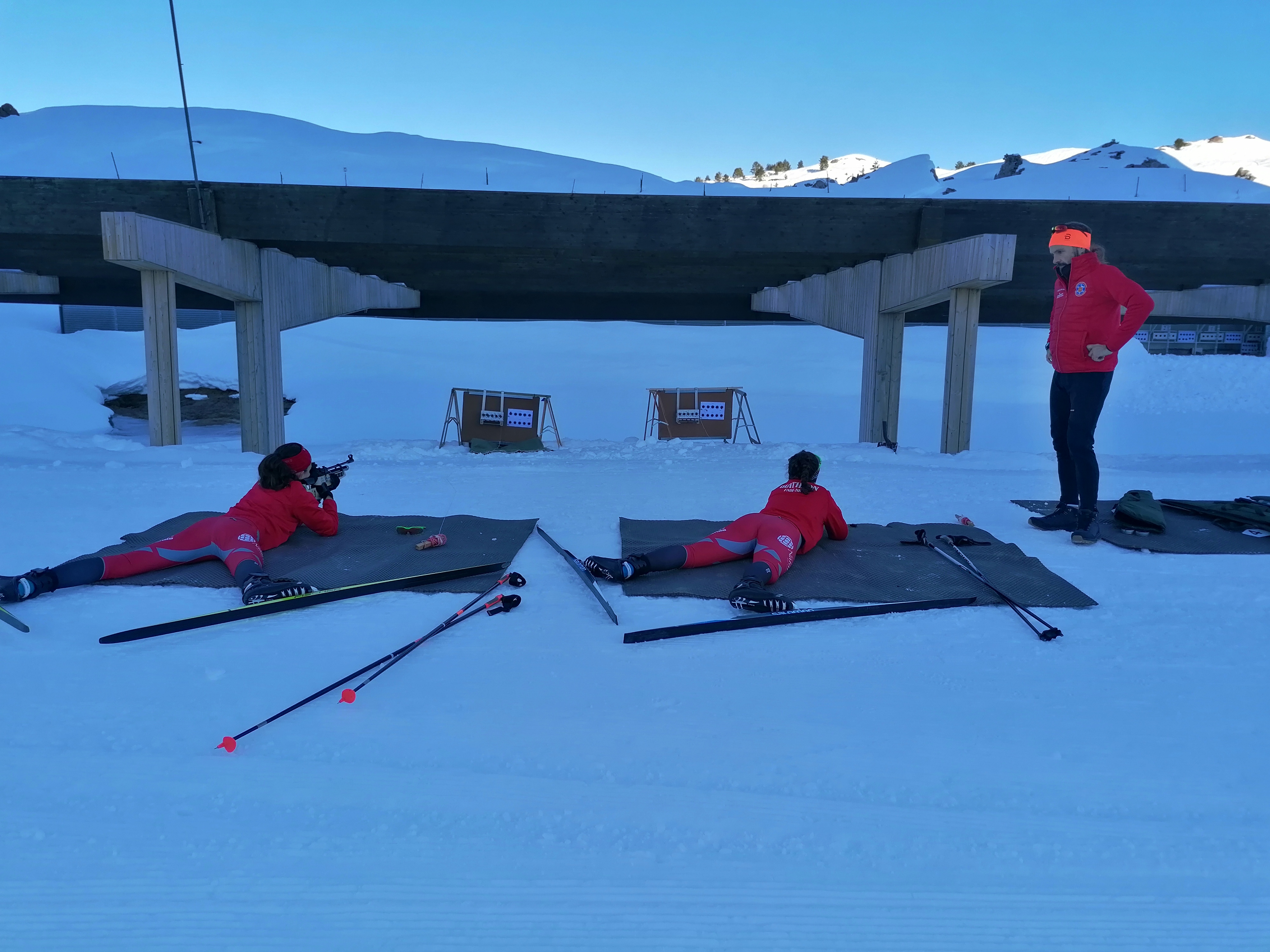 Primer entrenamiento en nieve del equipo navarro de biathlon